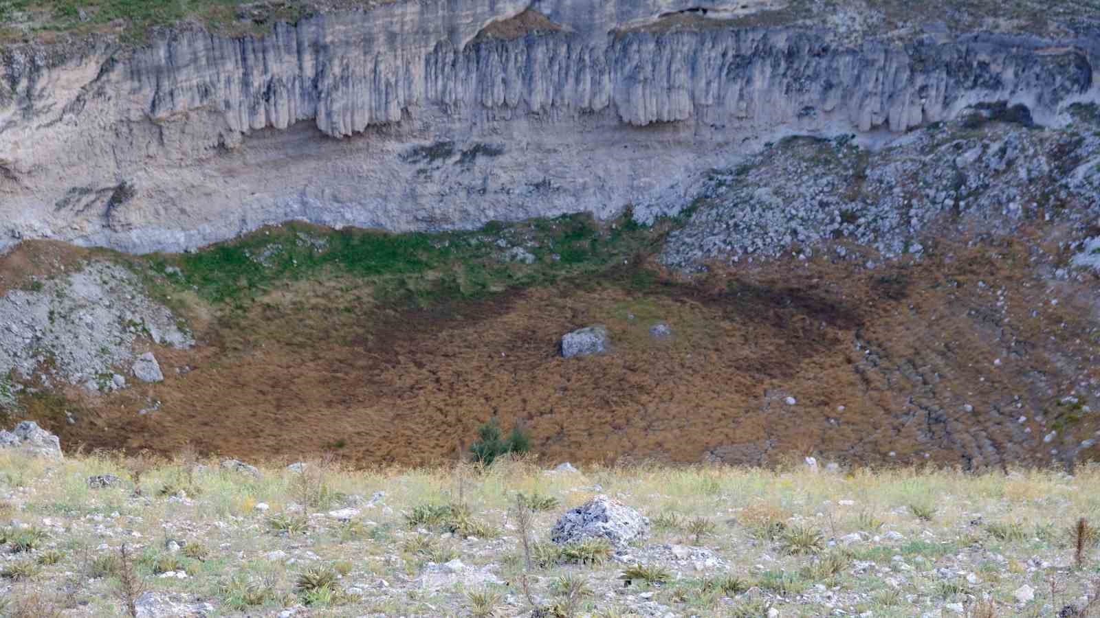 Konya’da kuraklığın simgelerinden Çıralı Obruk Gölü son yağışlara rağmen su tutmadı 11 konyada kurakligin simgelerinden cirali obruk golu son yagislara ragmen su tutmadi 7 LweRXEX3