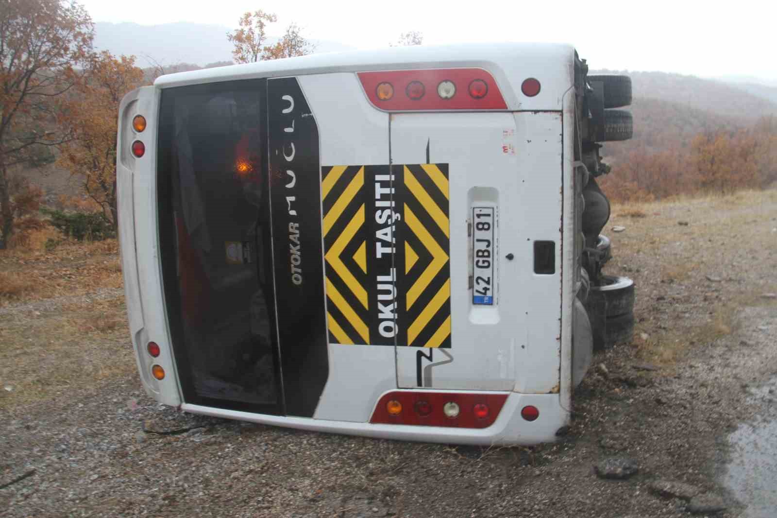 konyada ogrenci servisi devrildi 31 yarali 1 Tph8kcjQ