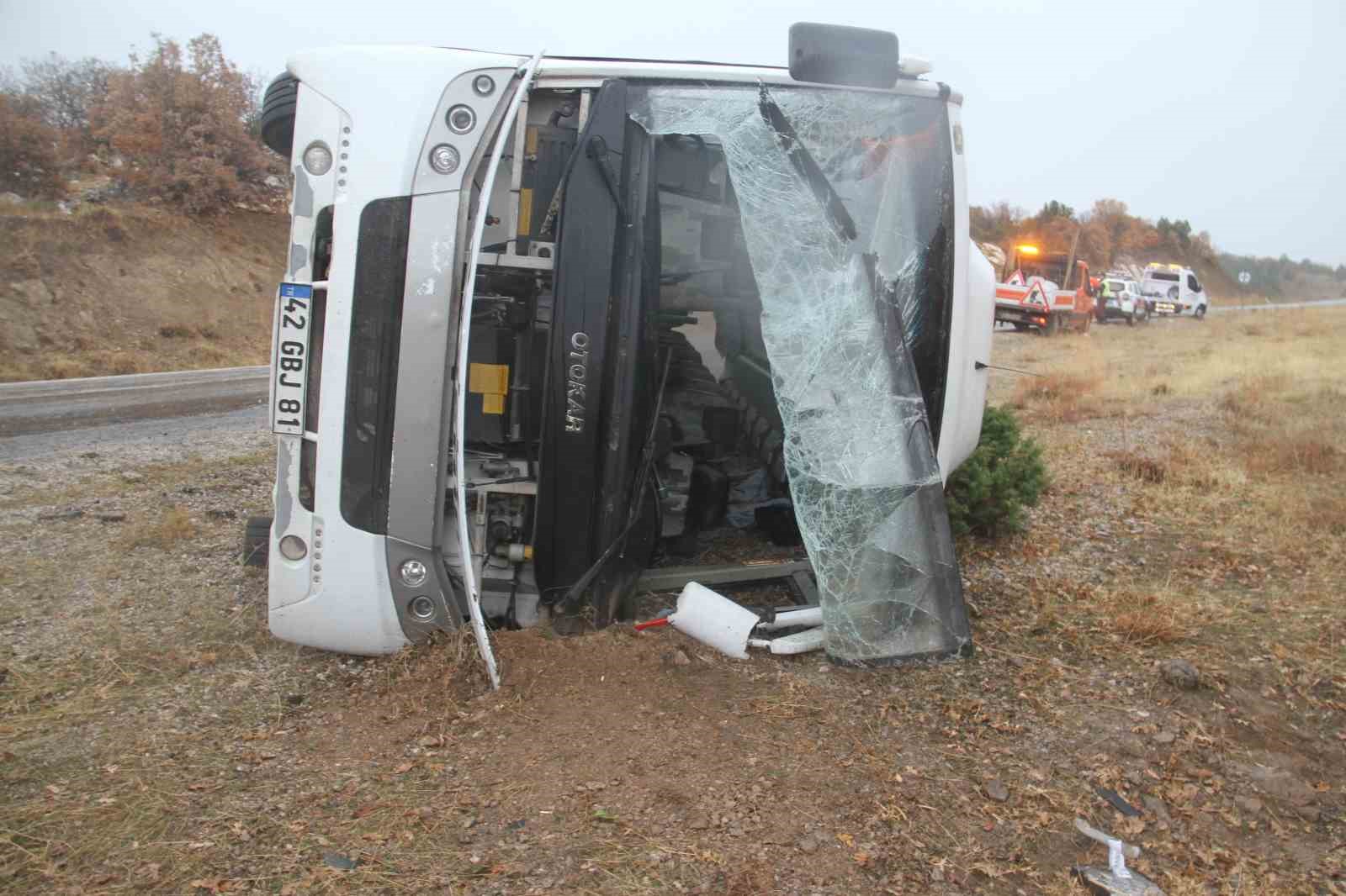 konyada ogrenci servisi devrildi 31 yarali 2 Es3pmtNK