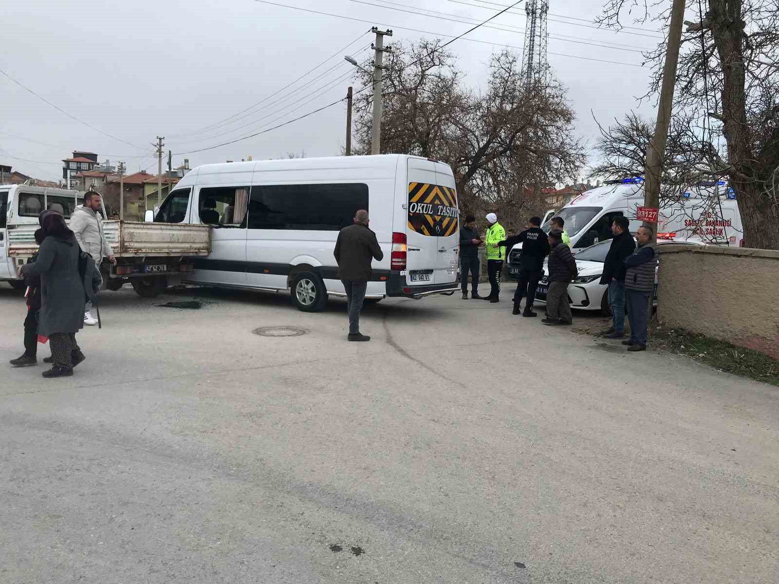 konyada okul servisi belediye araci ile carpisti 5 yarali 0 7S3pcZud