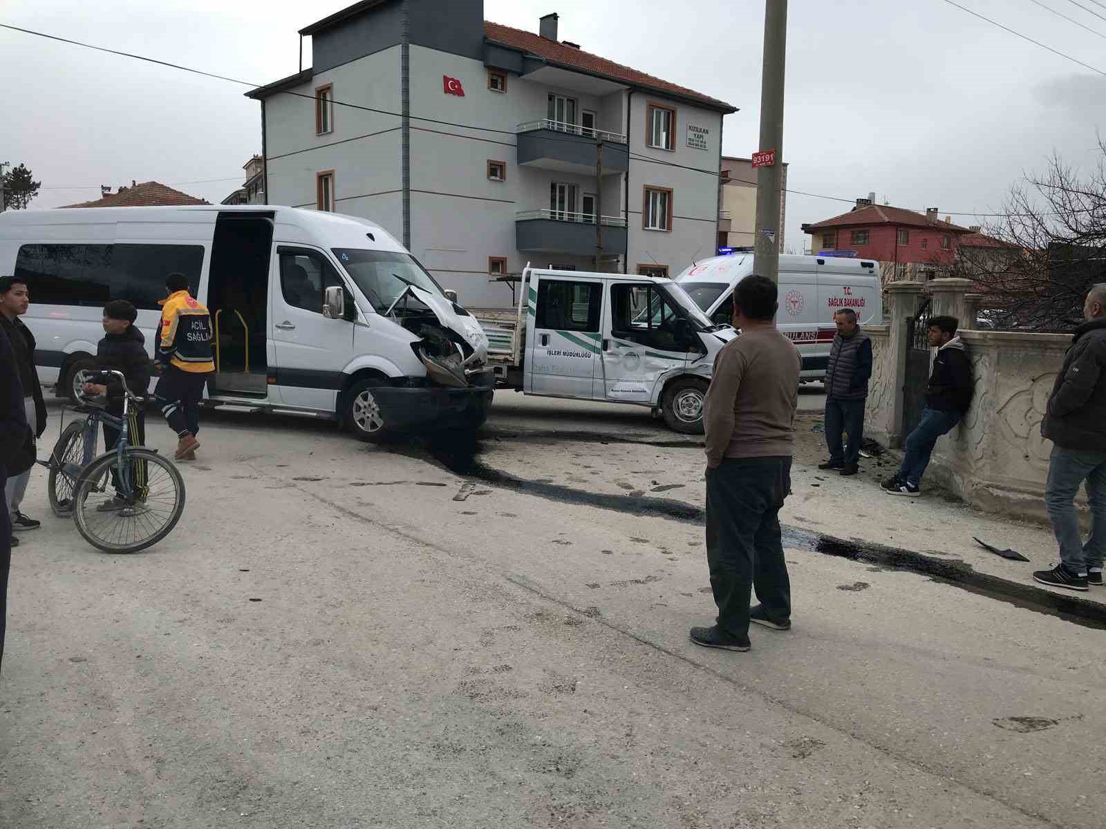 konyada okul servisi belediye araci ile carpisti 5 yarali 1 zBsejFbv
