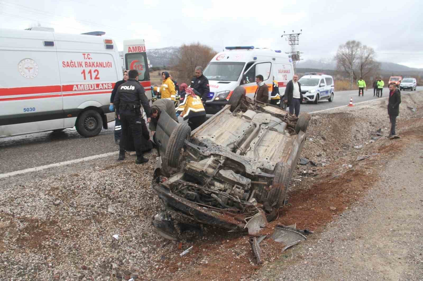konyada otomobil devrildi 6 kisi yaralandi 3 fNpvvJru