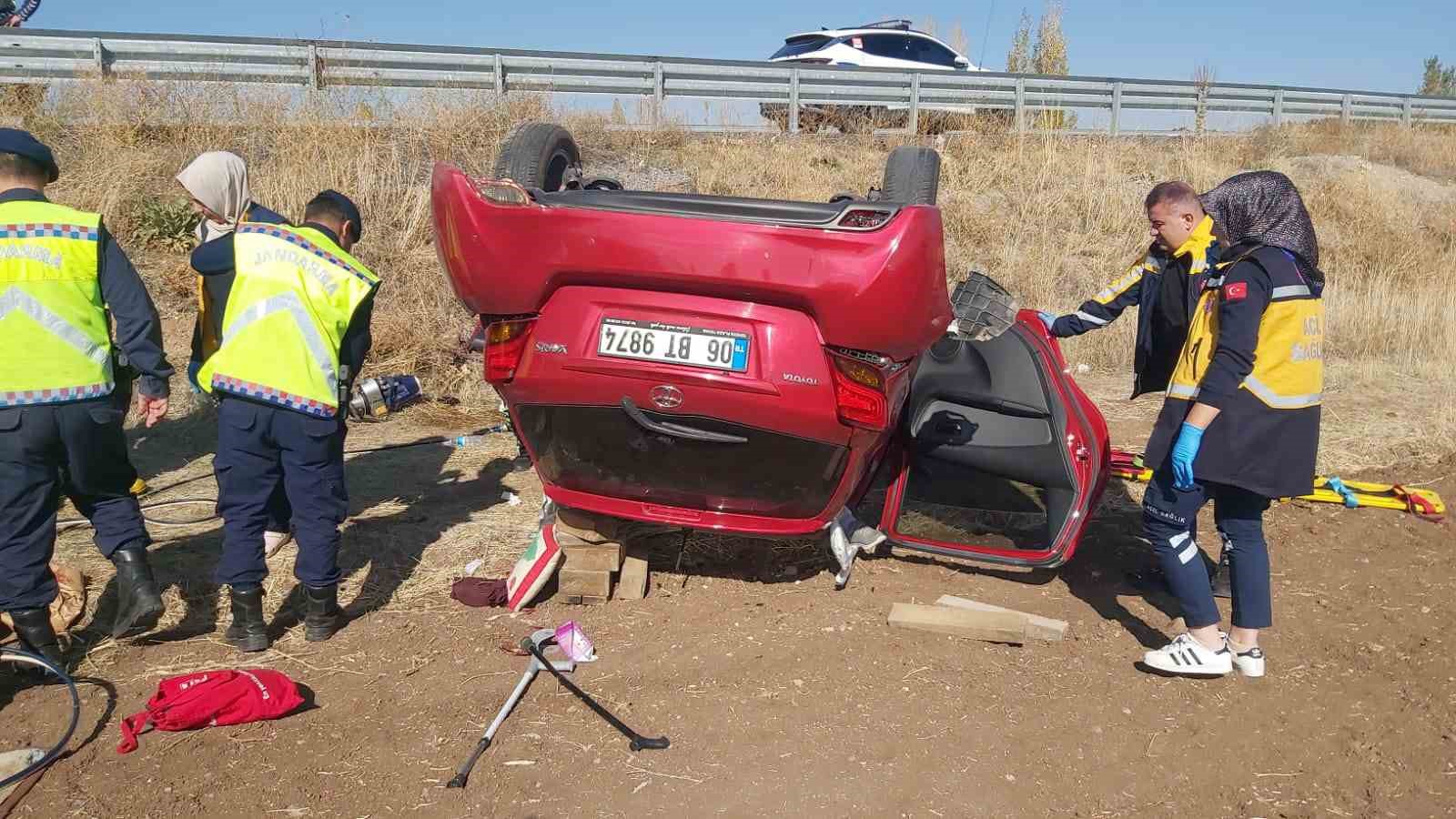 konyada otomobil sarampole yuvarlandi 1 olu 2 yarali 1 CUjEj7ZH
