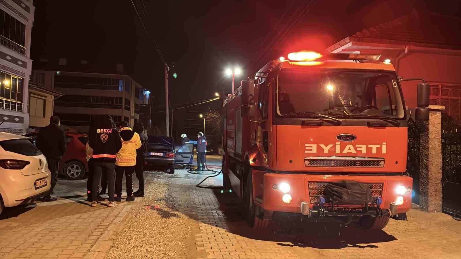 konyada park halindeki otomobil alev alev yandi 1 bQZBFTWj