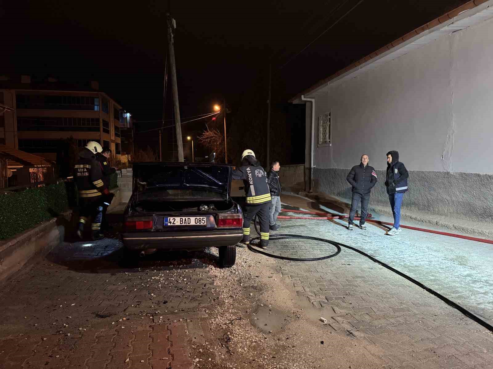 konyada park halindeki otomobil alev alev yandi 2 m3sVtDWU