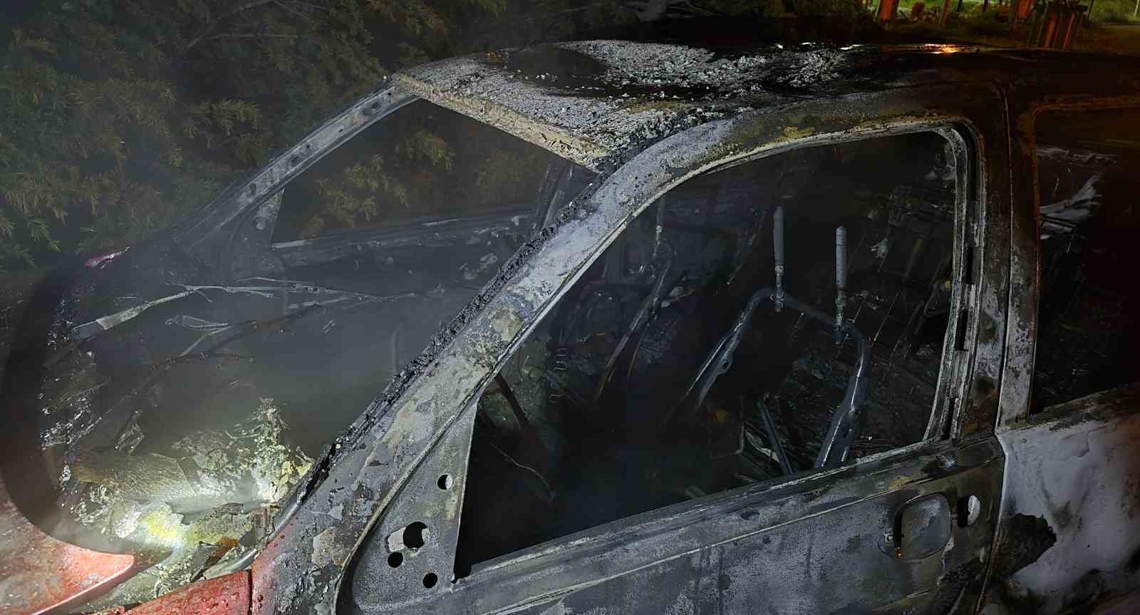 Konya’da park halindeki otomobil yandı 4 konyada park halindeki otomobil yandi 0 I3CqyCYq