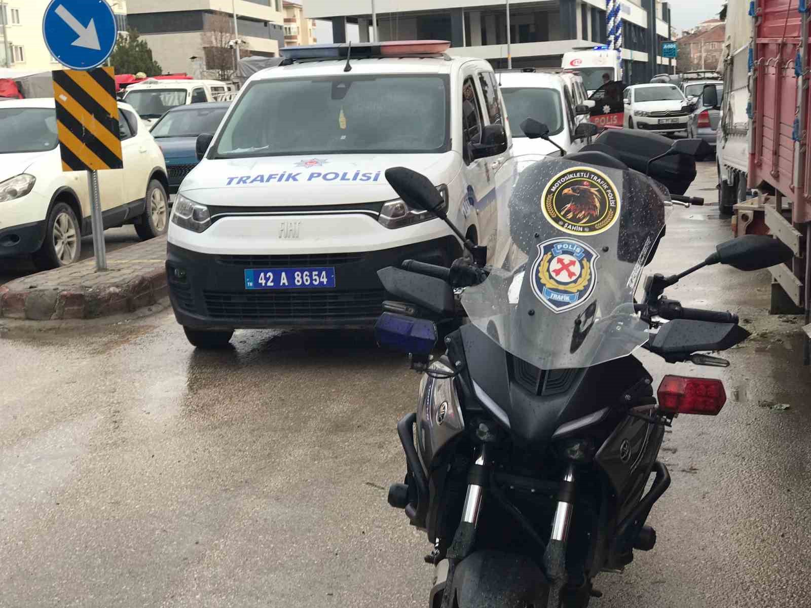 konyada pazarda tasli sopali kavga 5 yarali 2 z3uZi8mM