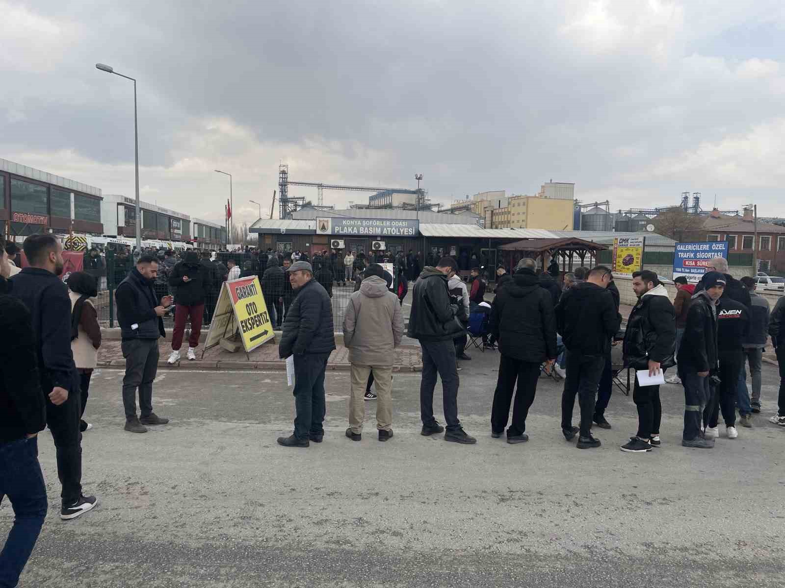 konyada plaka degistirme kuyrugu 1 RnUcb3nj