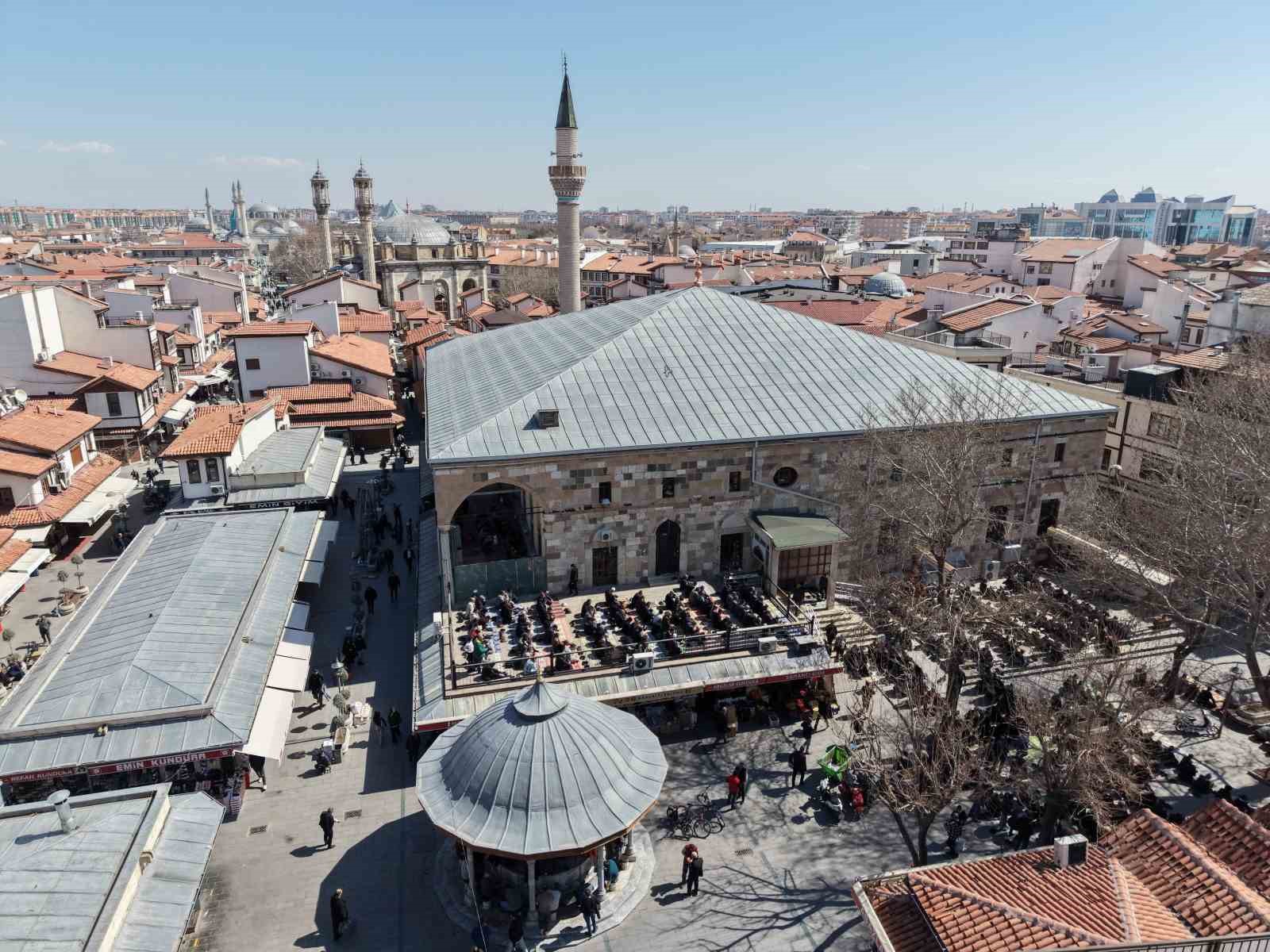 konyada ramazan ayinin son cuma namazi kilindi 1 yNI5y1eK