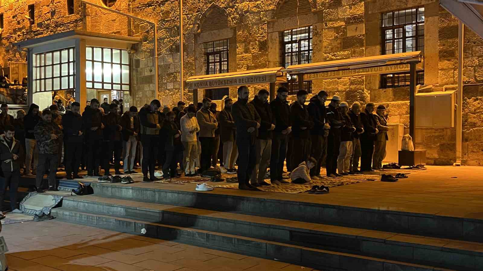 konyada ramazan ayinin son teravihinde camiler doldu 2 9VfPuwtm