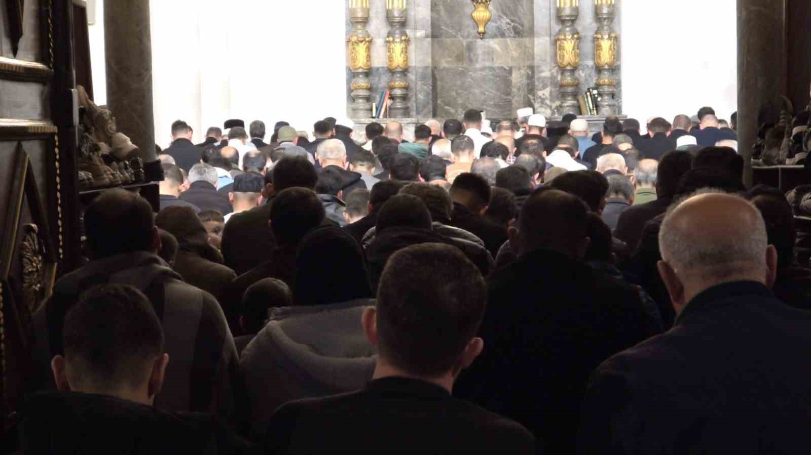 konyada ramazan ayinin son teravihinde camiler doldu 3 fe96KvLs