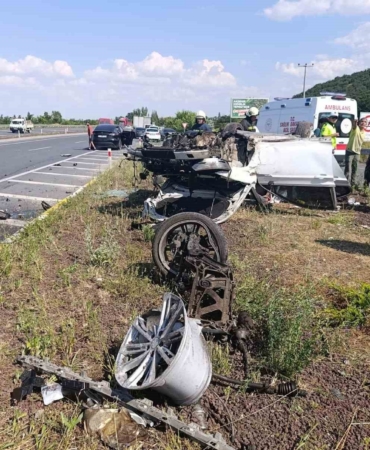 konyada-refuje-carpan-otomobil-hurdaya-dondu-3-yarali-TMgGkvPc.jpg