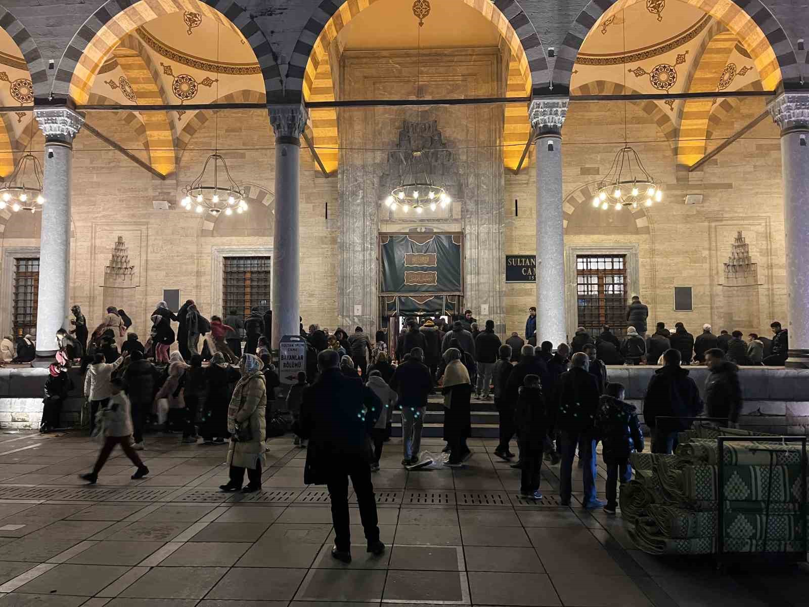 konyada regaib kandilinde eller semaya acildi 2 F7DEHmqn