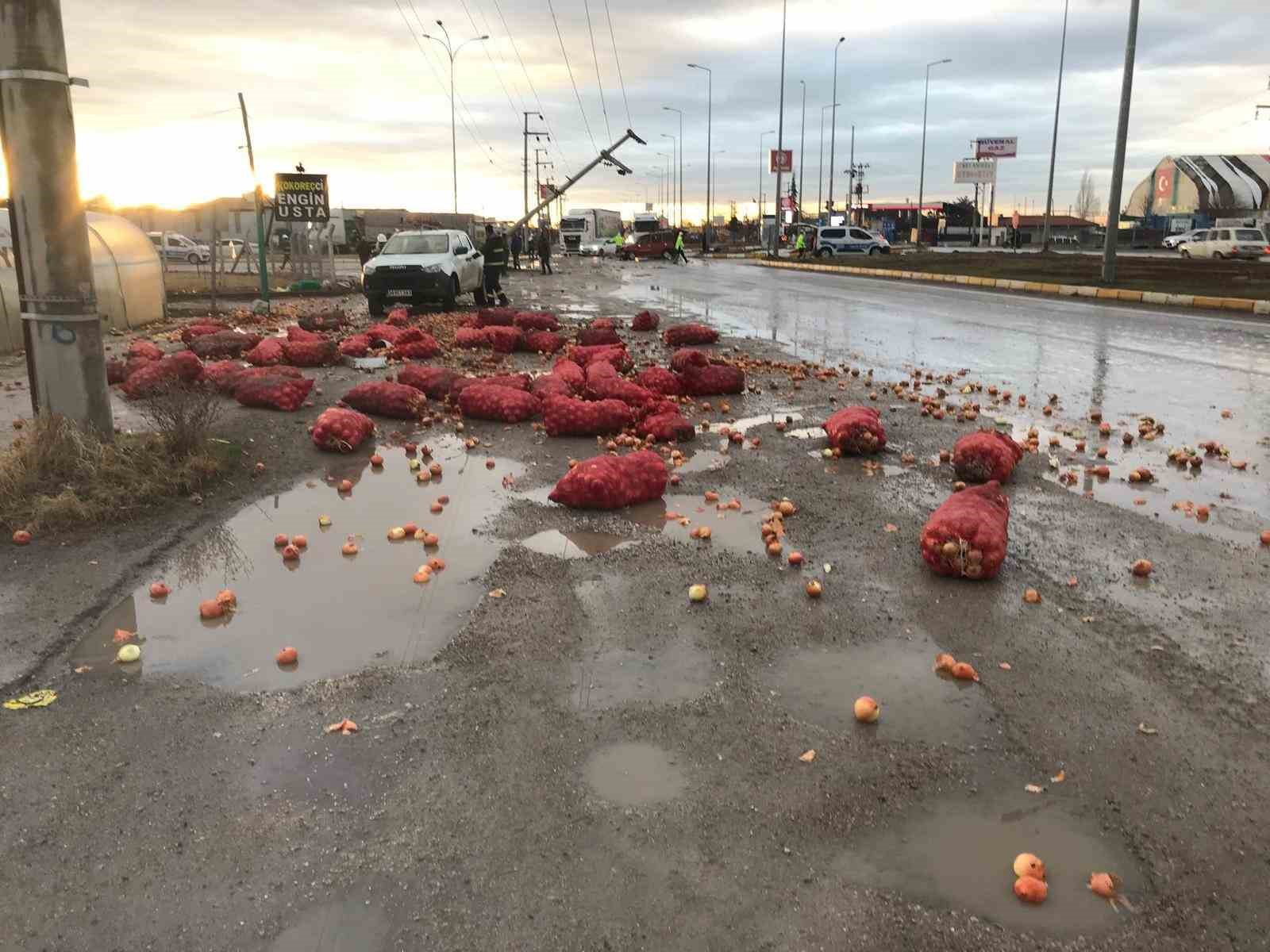 konyada tir ile kamyonet carpisti 1 yarali 1 2BiaPJhB