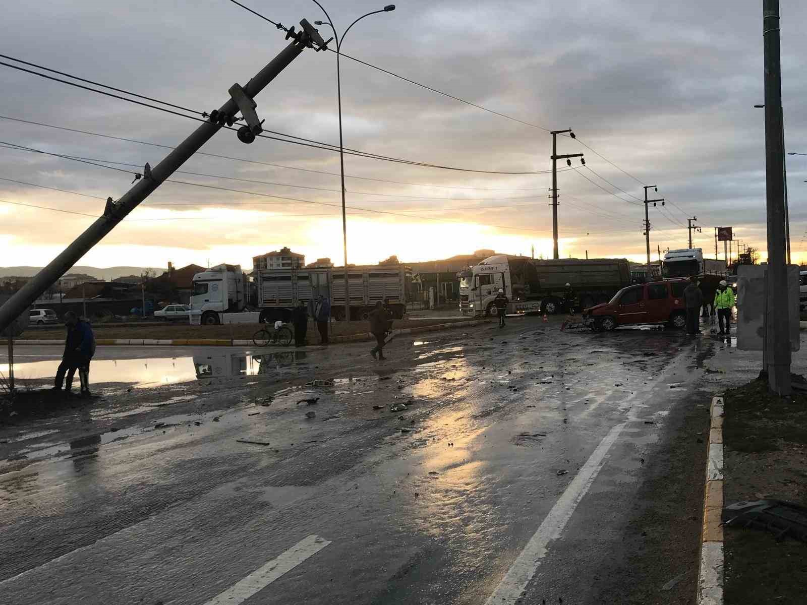 konyada tir ile kamyonet carpisti 1 yarali 2 UdhAyvH5
