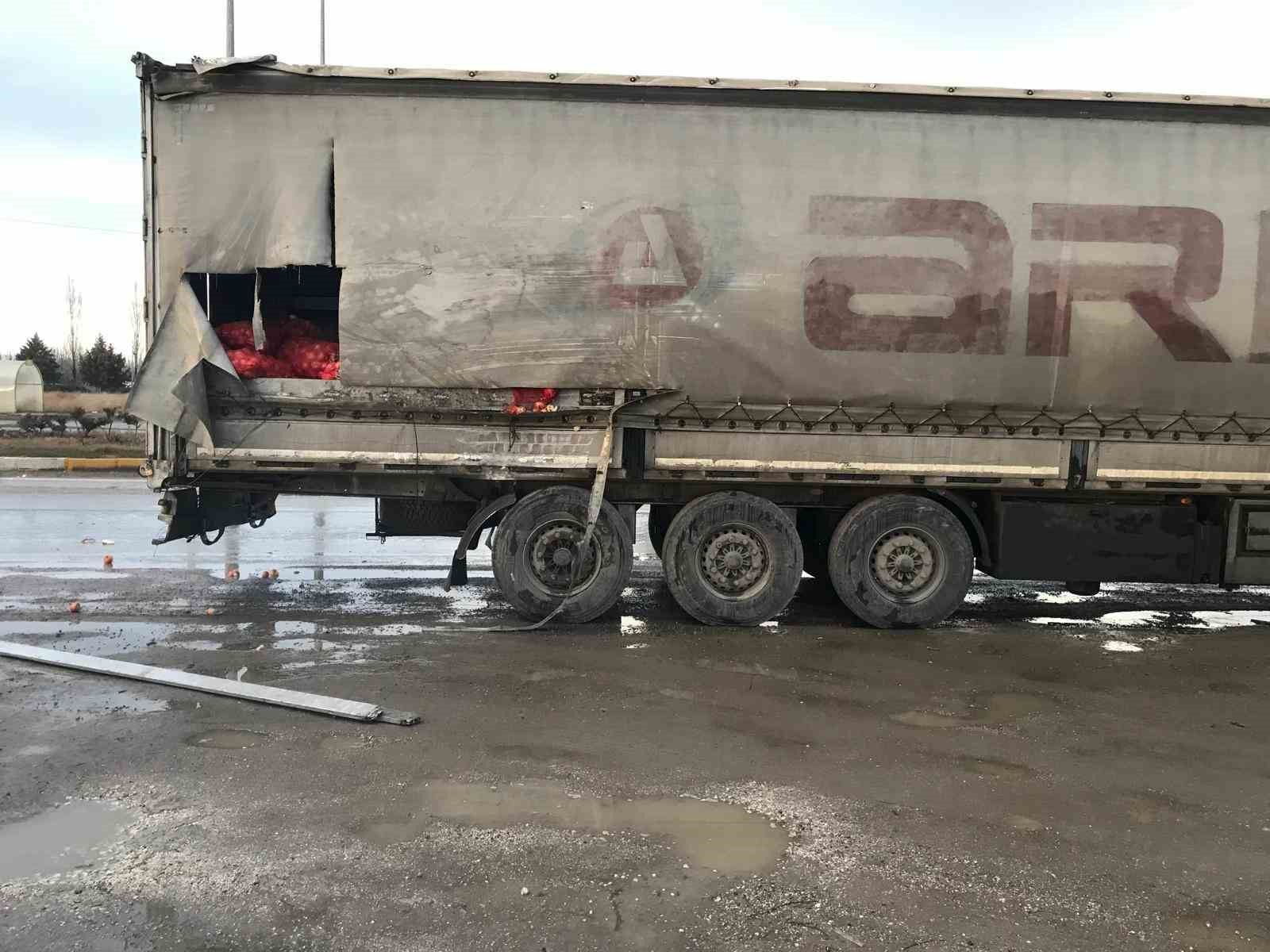 konyada tir ile kamyonet carpisti 1 yarali 3 H2ZCGqM8