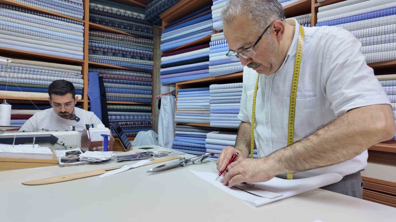 konyada uc kusaktir desen desen gomlek dikiyorlar 1 YgMl37QW