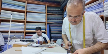 konyada-uc-kusaktir-desen-desen-gomlek-dikiyorlar-dHQHkk9I.jpg