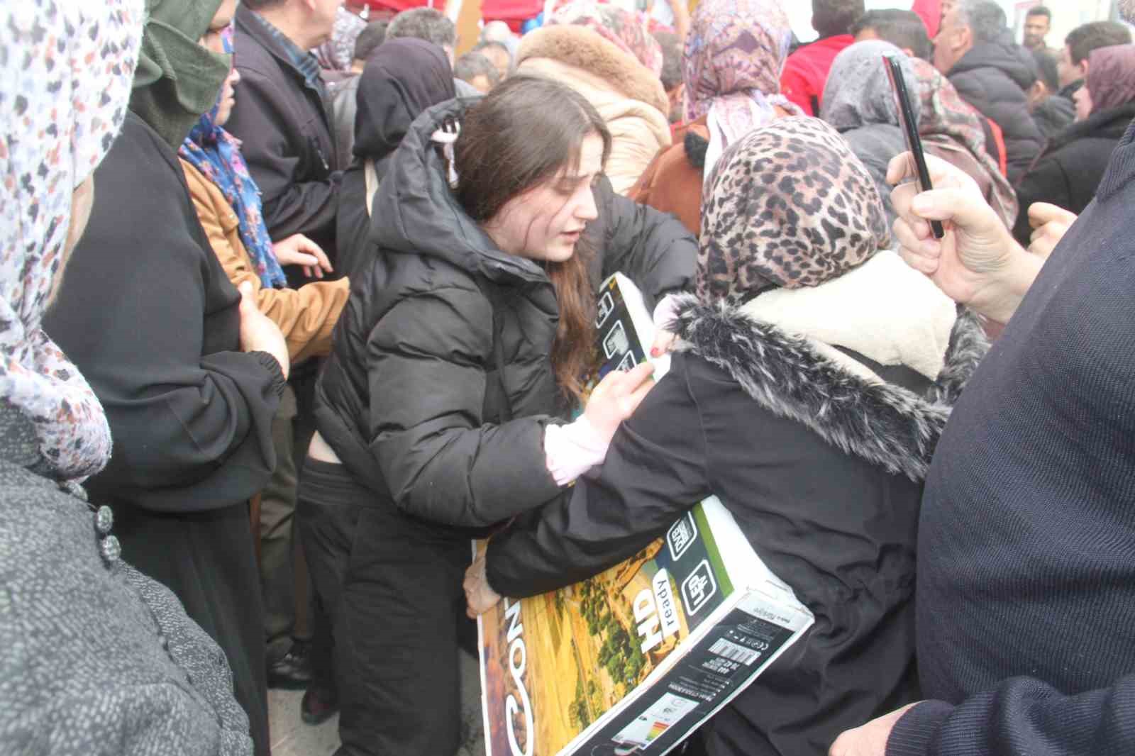 konyada ucuz televizyon izdihami 0 E8k8imcL
