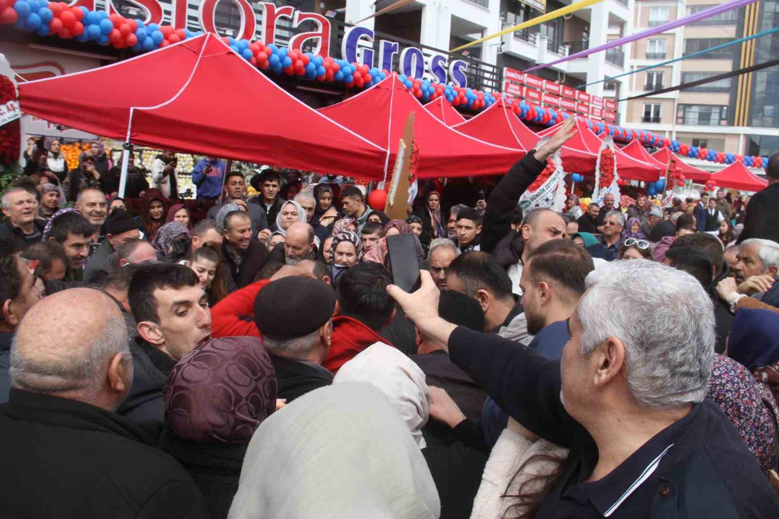 konyada ucuz televizyon izdihami 4 fjg3tC4r