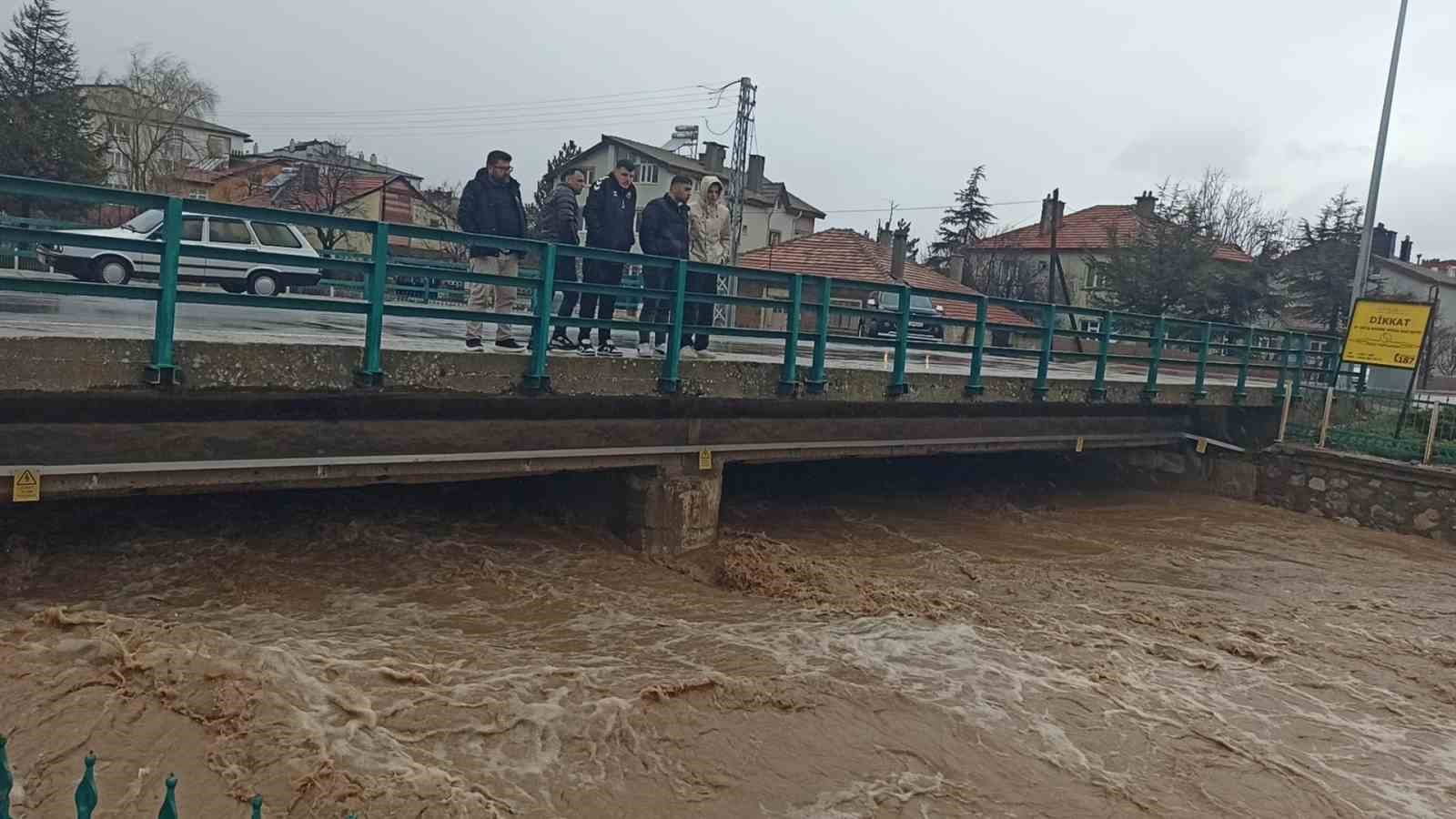 konyada yagis sonrasi sel dereleri tasirdi 0 r3wz2C4D