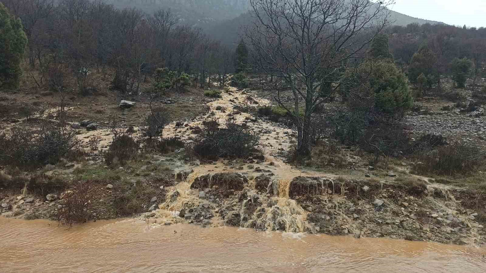 konyada yagis sonrasi sel dereleri tasirdi 5 CSqcaDNq