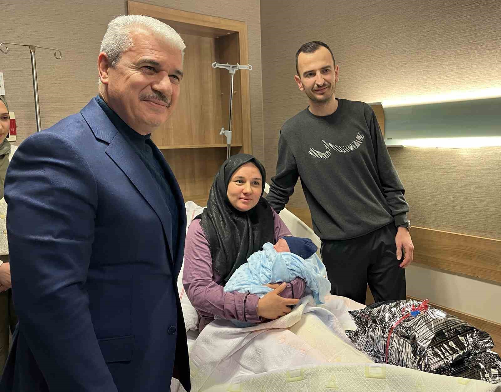 konyada yeni yilin ilk bebegi alparslan bebek oldu 1 Y5NThUzb