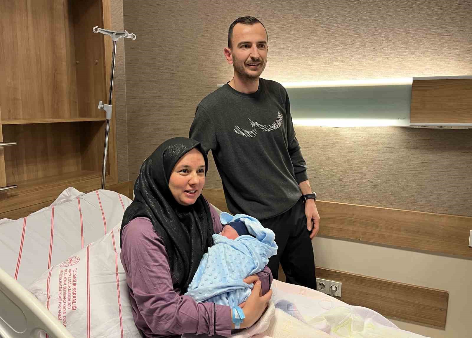 konyada yeni yilin ilk bebegi alparslan bebek oldu 2
