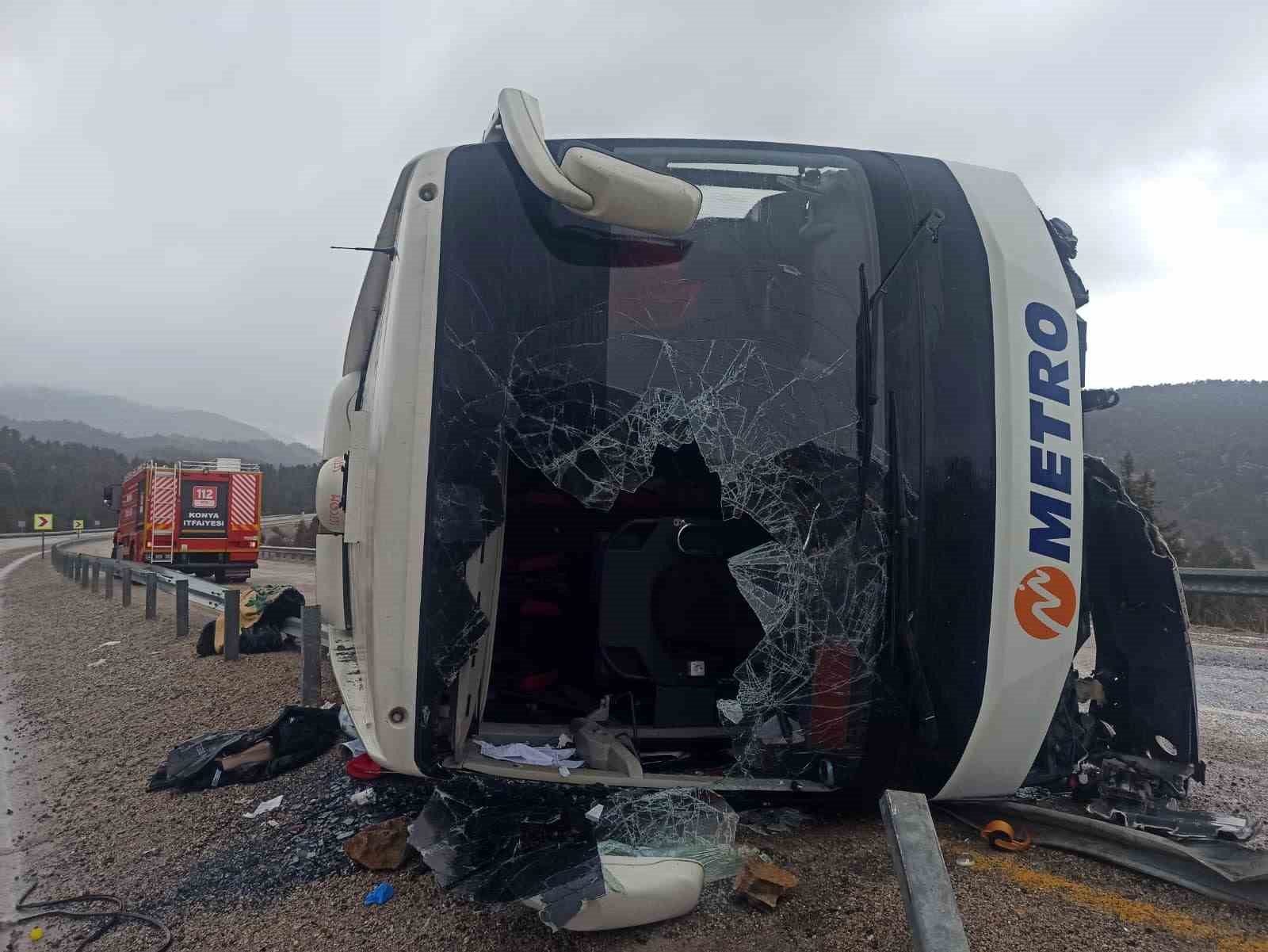 konyada yolcu otobusu devrildi 15 yarali 1 UX3Zjtq8