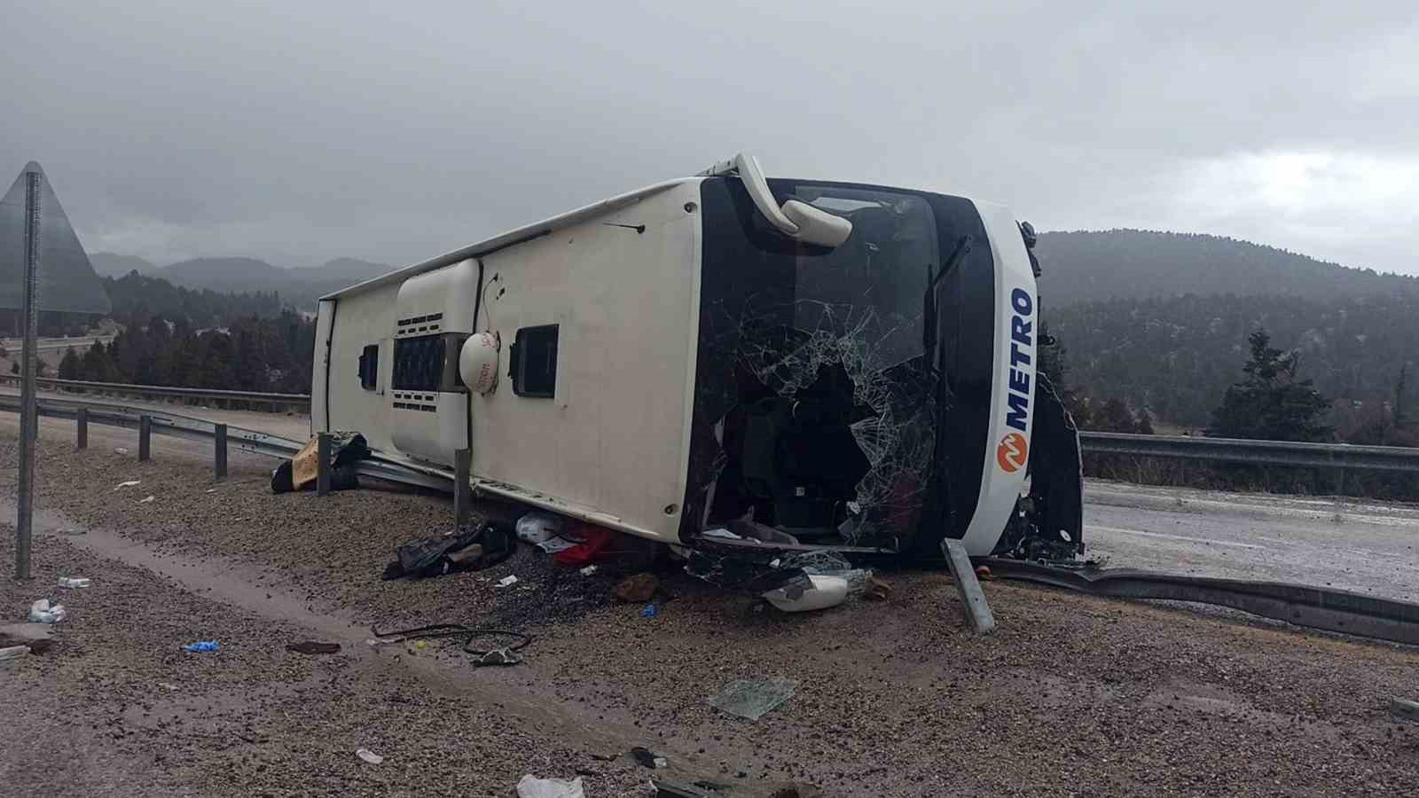 konyada yolcu otobusu devrildi 15 yarali 2 WKwhmYrd