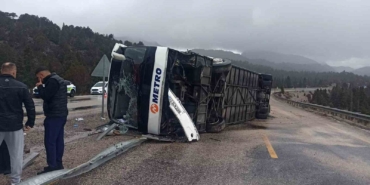 konyada-yolcu-otobusu-devrildi-15-yarali-ubOin6BP.jpg
