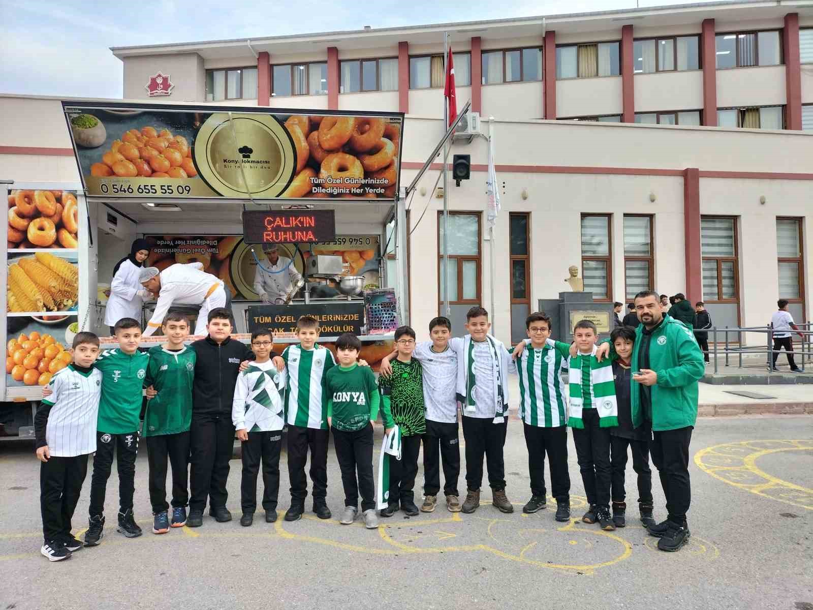 konyali ogretmen ahmet calik icin her yil lokma dagitiyor 3 zPwe2Jm7