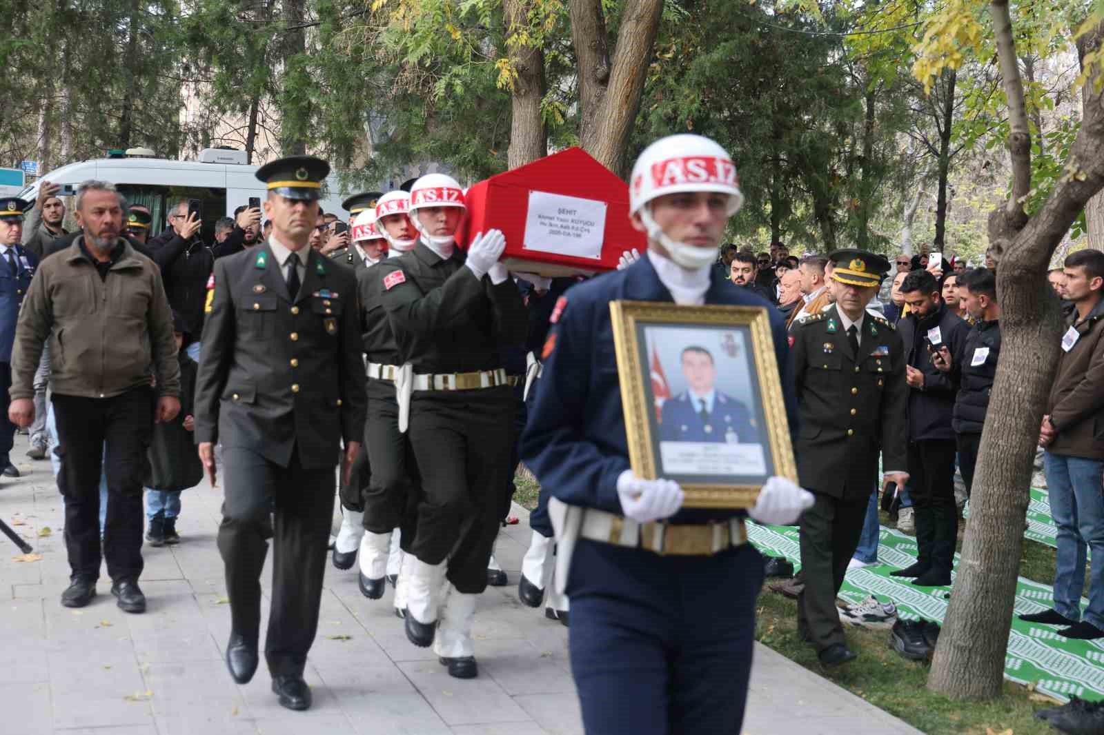 Konyalı şehit Ahmet Yasir Kuyucu son yolculuğuna uğurlandı 5 konyali sehit ahmet yasir kuyucu son yolculuguna ugurlandi 1