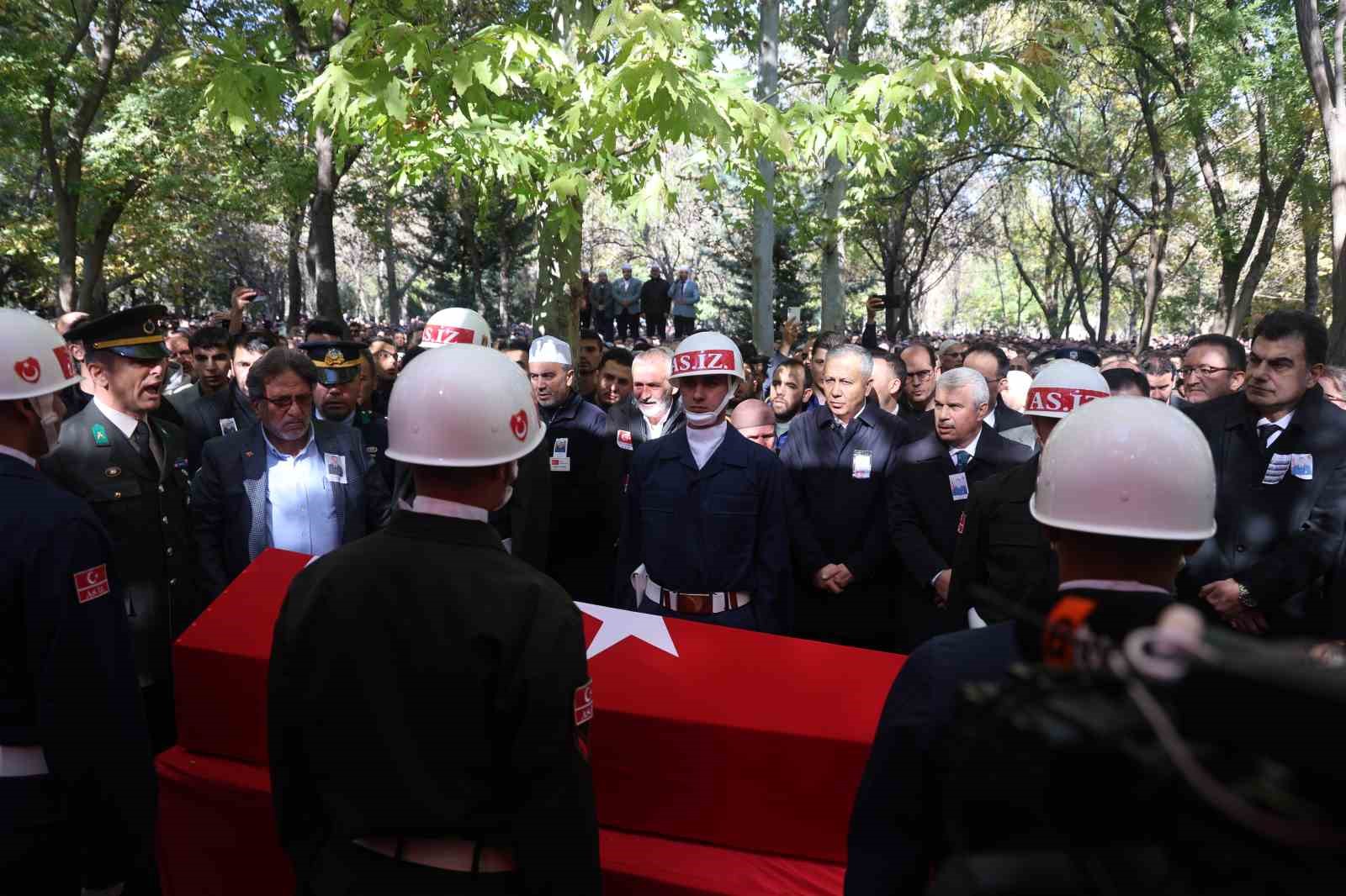 Konyalı şehit Ahmet Yasir Kuyucu son yolculuğuna uğurlandı 14 konyali sehit ahmet yasir kuyucu son yolculuguna ugurlandi 10 RvyVTYGy