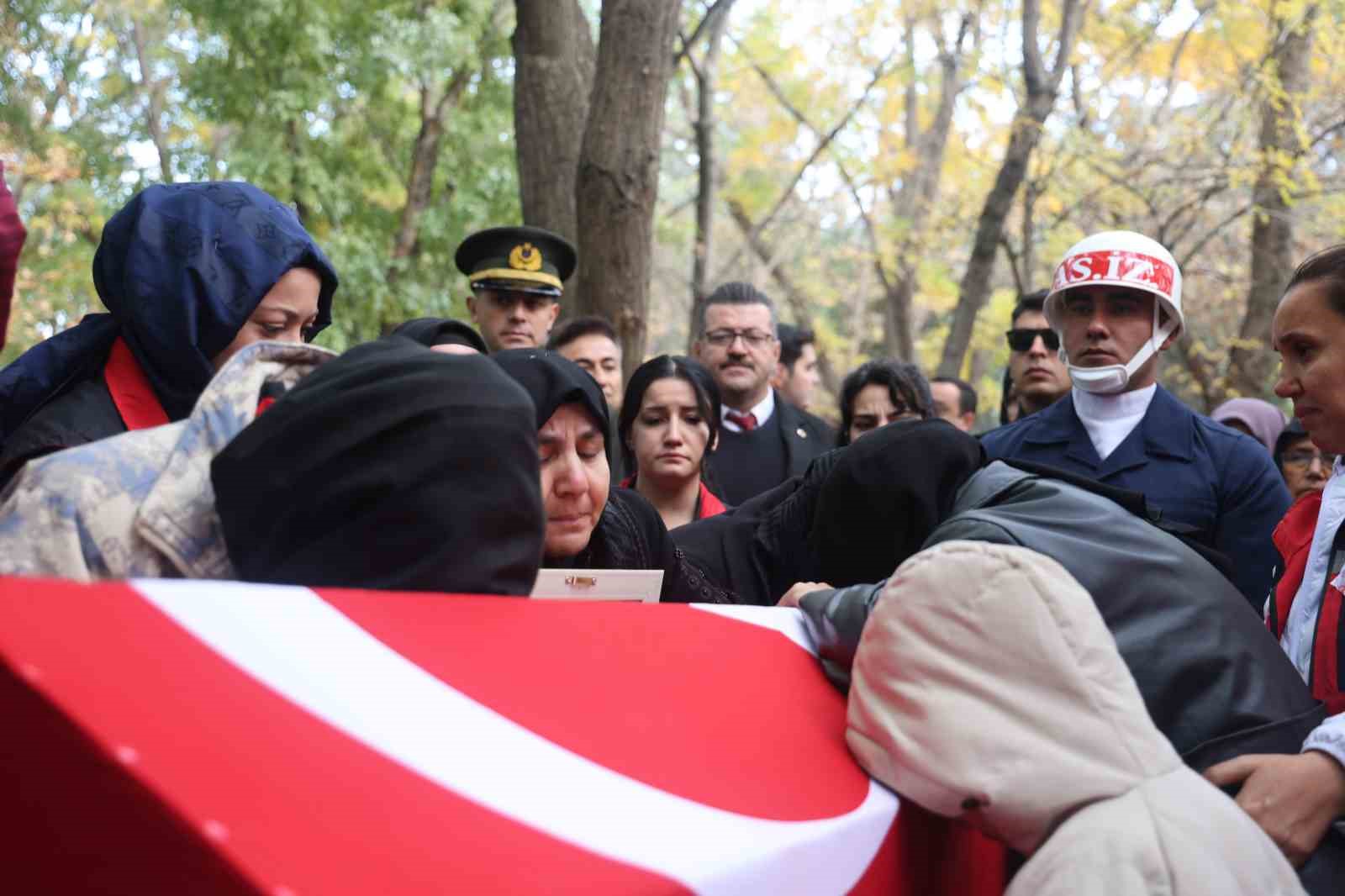 Konyalı şehit Ahmet Yasir Kuyucu son yolculuğuna uğurlandı 7 konyali sehit ahmet yasir kuyucu son yolculuguna ugurlandi 3 FvL6aLNq