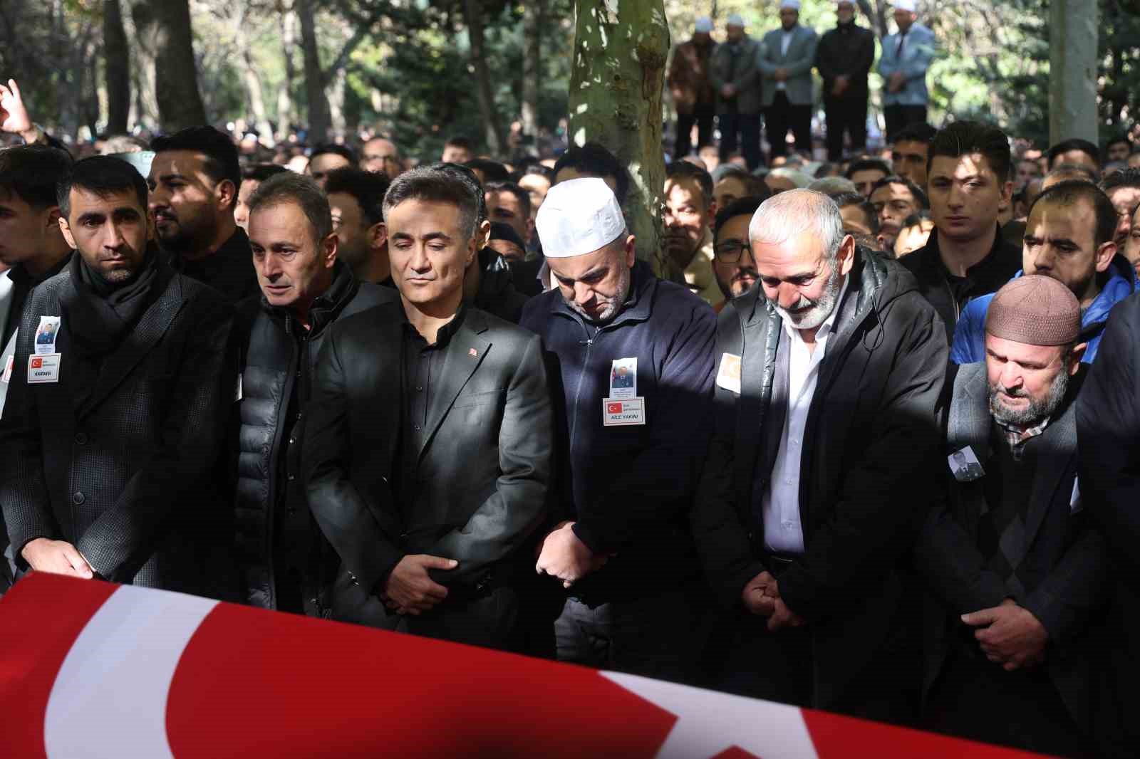 Konyalı şehit Ahmet Yasir Kuyucu son yolculuğuna uğurlandı 12 konyali sehit ahmet yasir kuyucu son yolculuguna ugurlandi 8 NdPHMsS3
