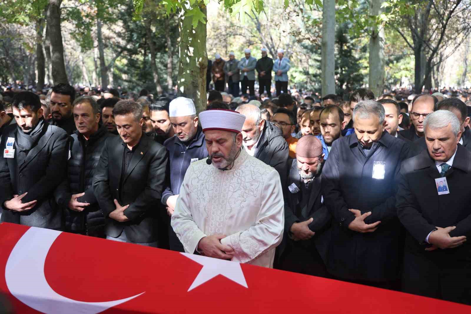 Konyalı şehit Ahmet Yasir Kuyucu son yolculuğuna uğurlandı 13 konyali sehit ahmet yasir kuyucu son yolculuguna ugurlandi 9 BD89OPlG
