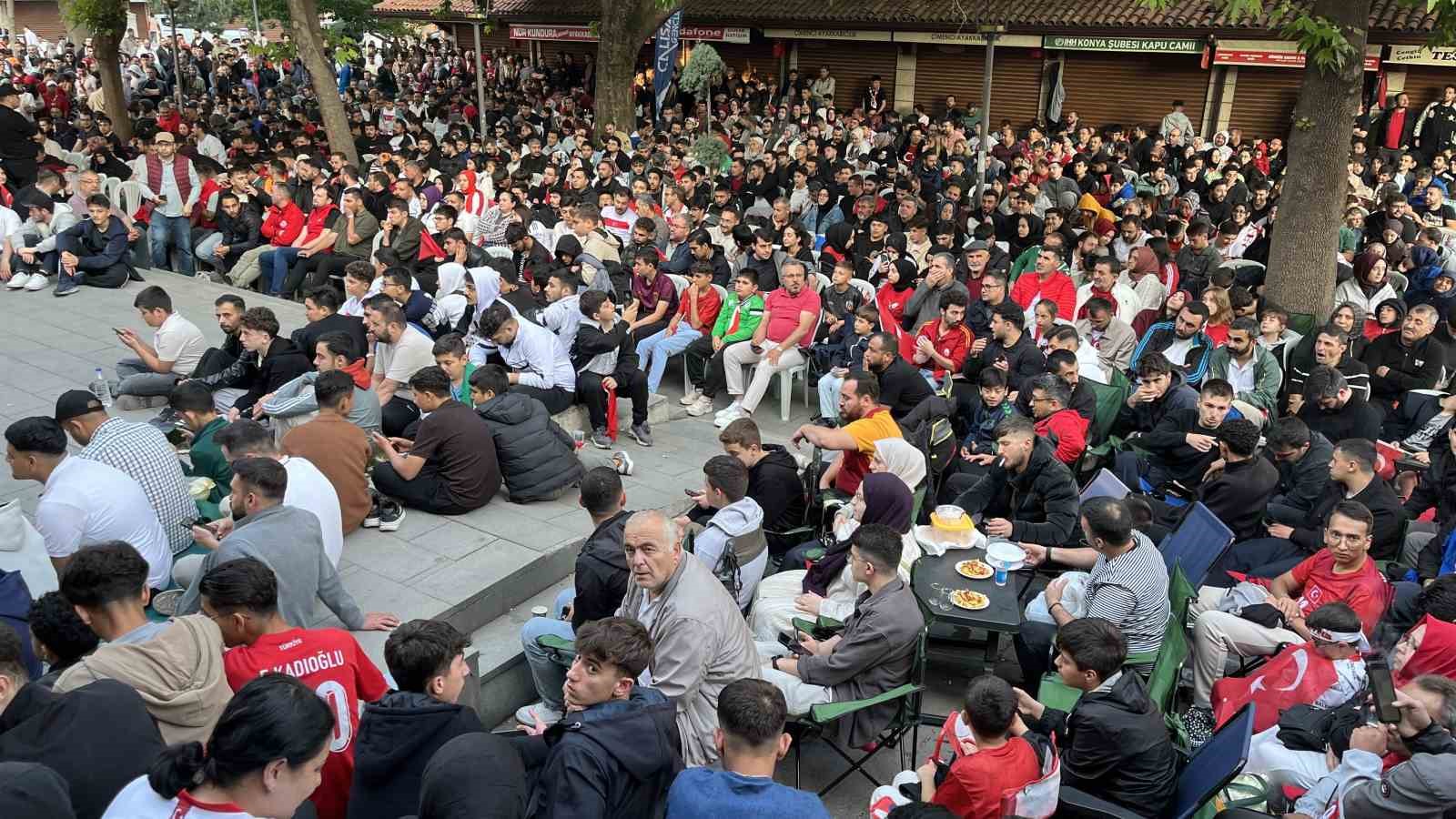 konyali vatandaslar milli mac heyecanini dev ekranda yasadi 0 PvJ562R1