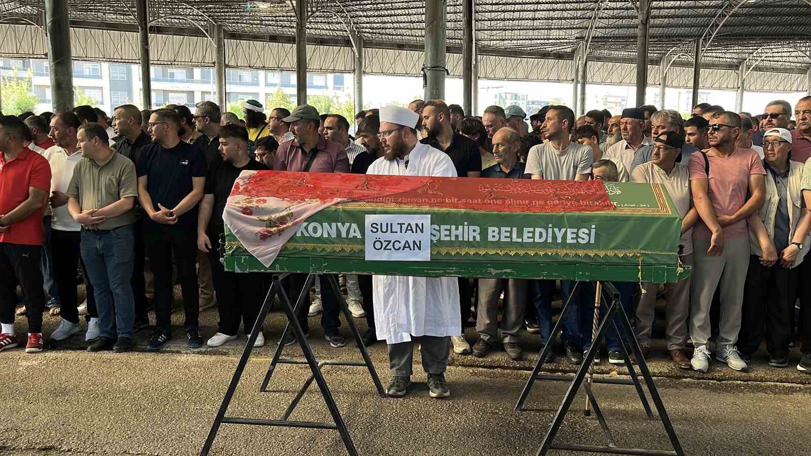 konyanin kirmizili kadini son yolculuguna ugurlandi 0 7cpKumgE