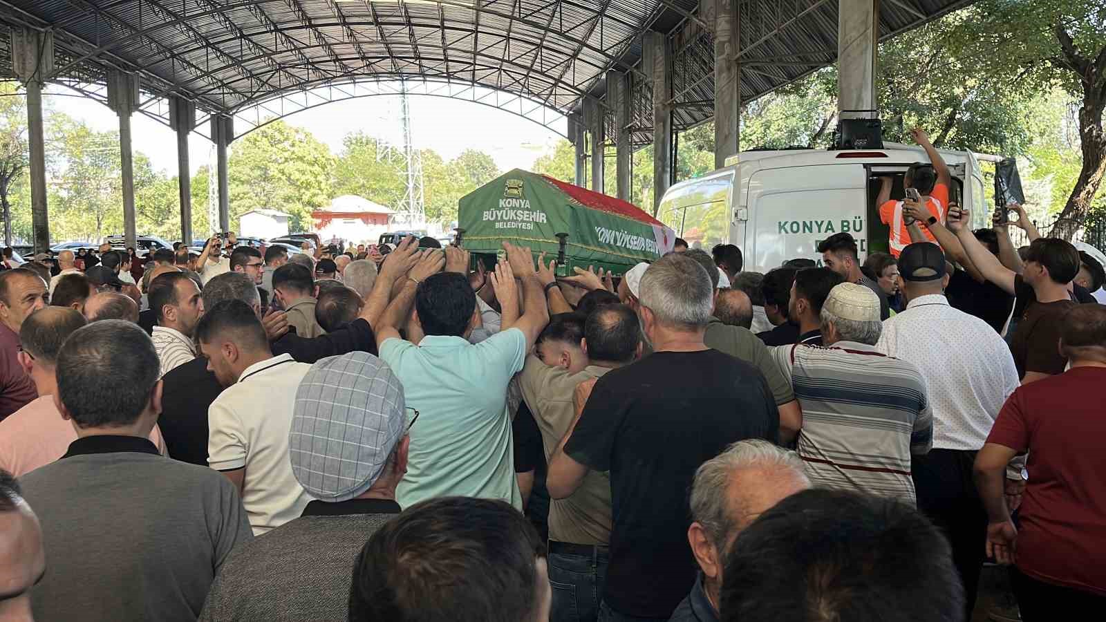 konyanin kirmizili kadini son yolculuguna ugurlandi 1 t4sD6uZB
