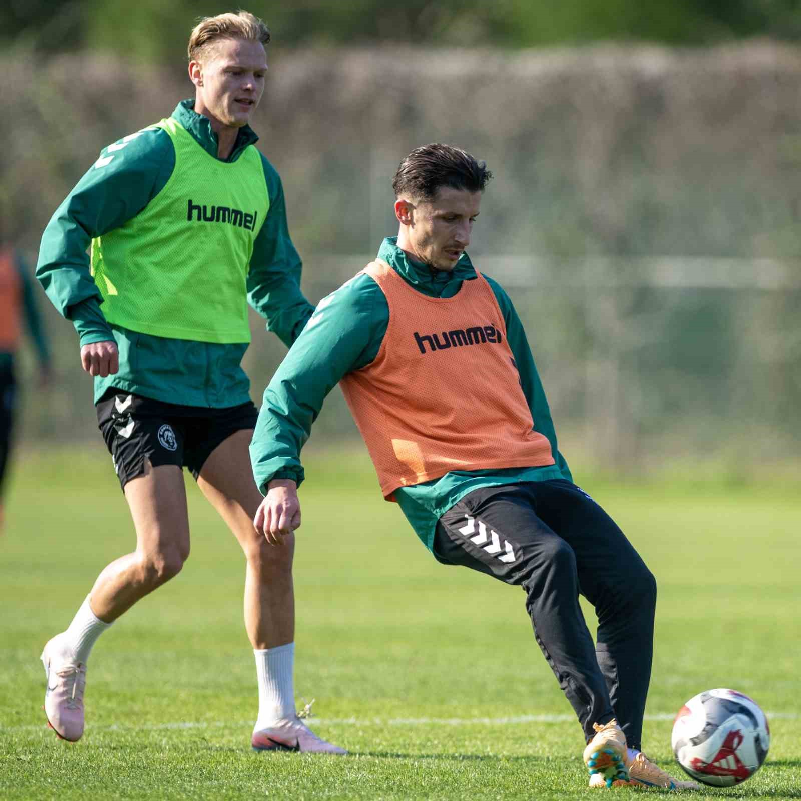 konyaspor antalya kampi hazirliklarini surduruyor 2 UAgSp9yW