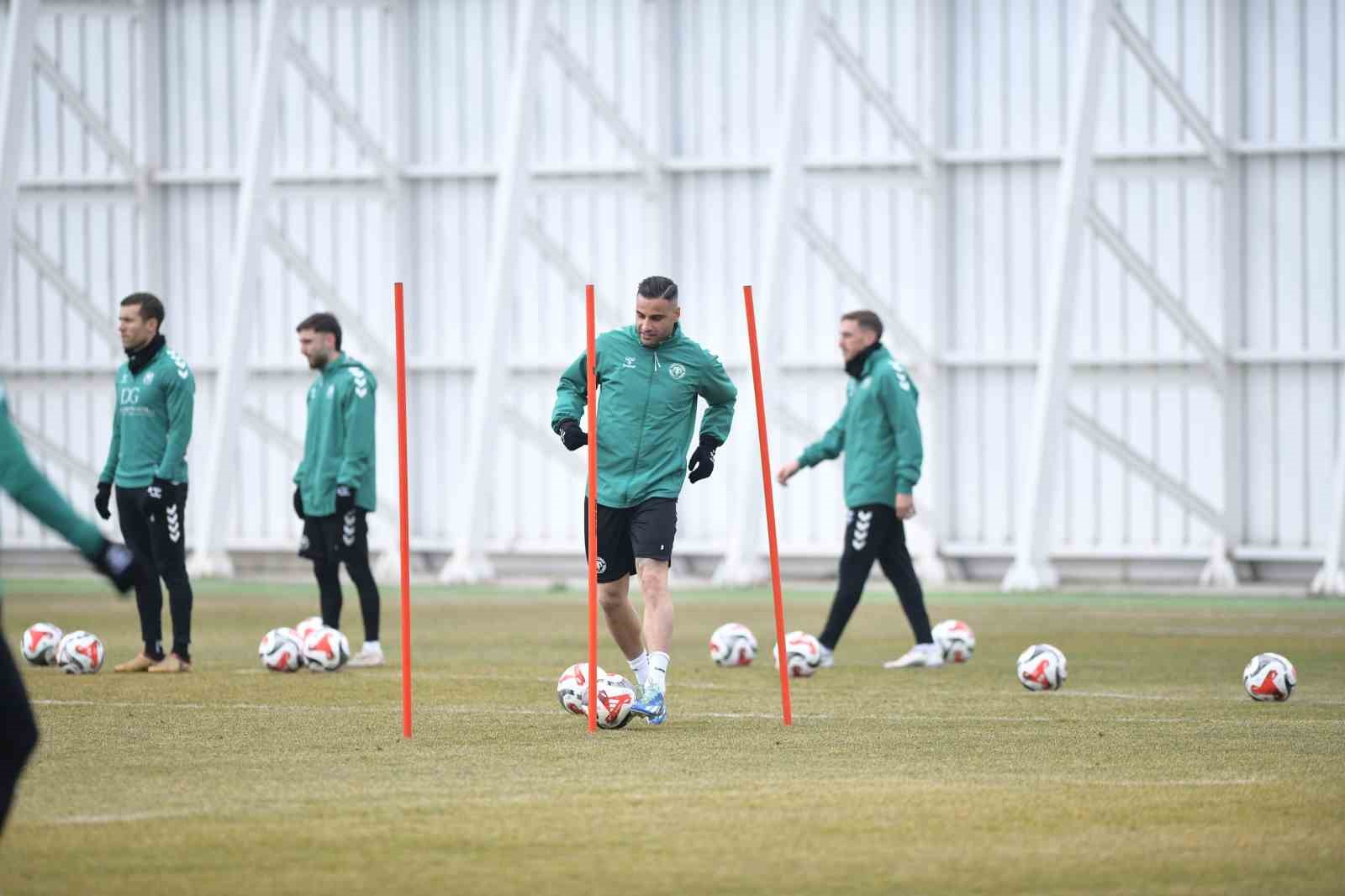 konyaspor besiktas macinin hazirliklarina devam ediyor 0 MECr8UfE