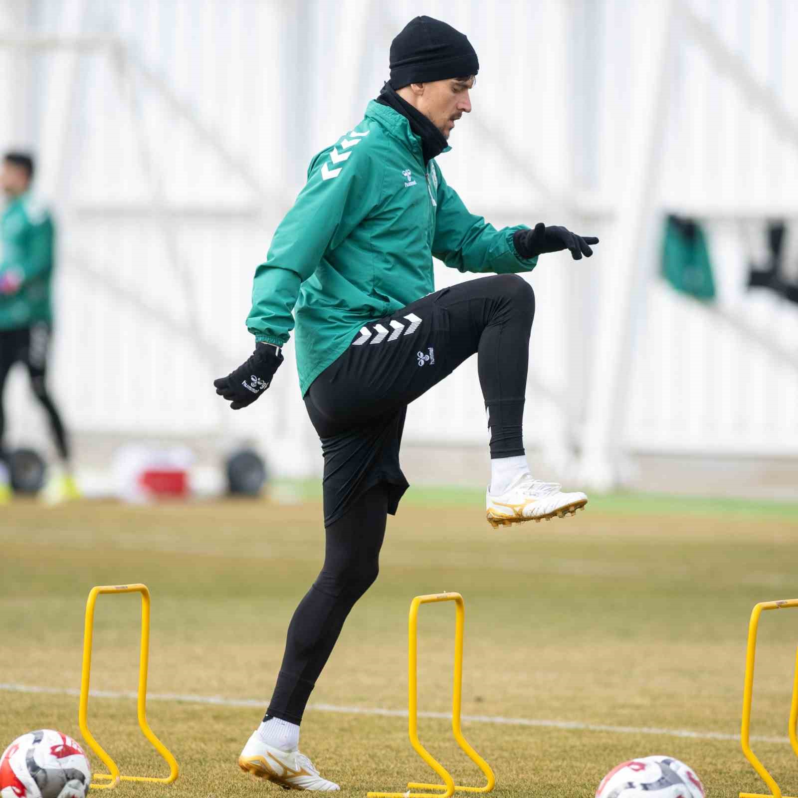 konyaspor besiktas macinin hazirliklarini surduruyor 1 mkgruKVf