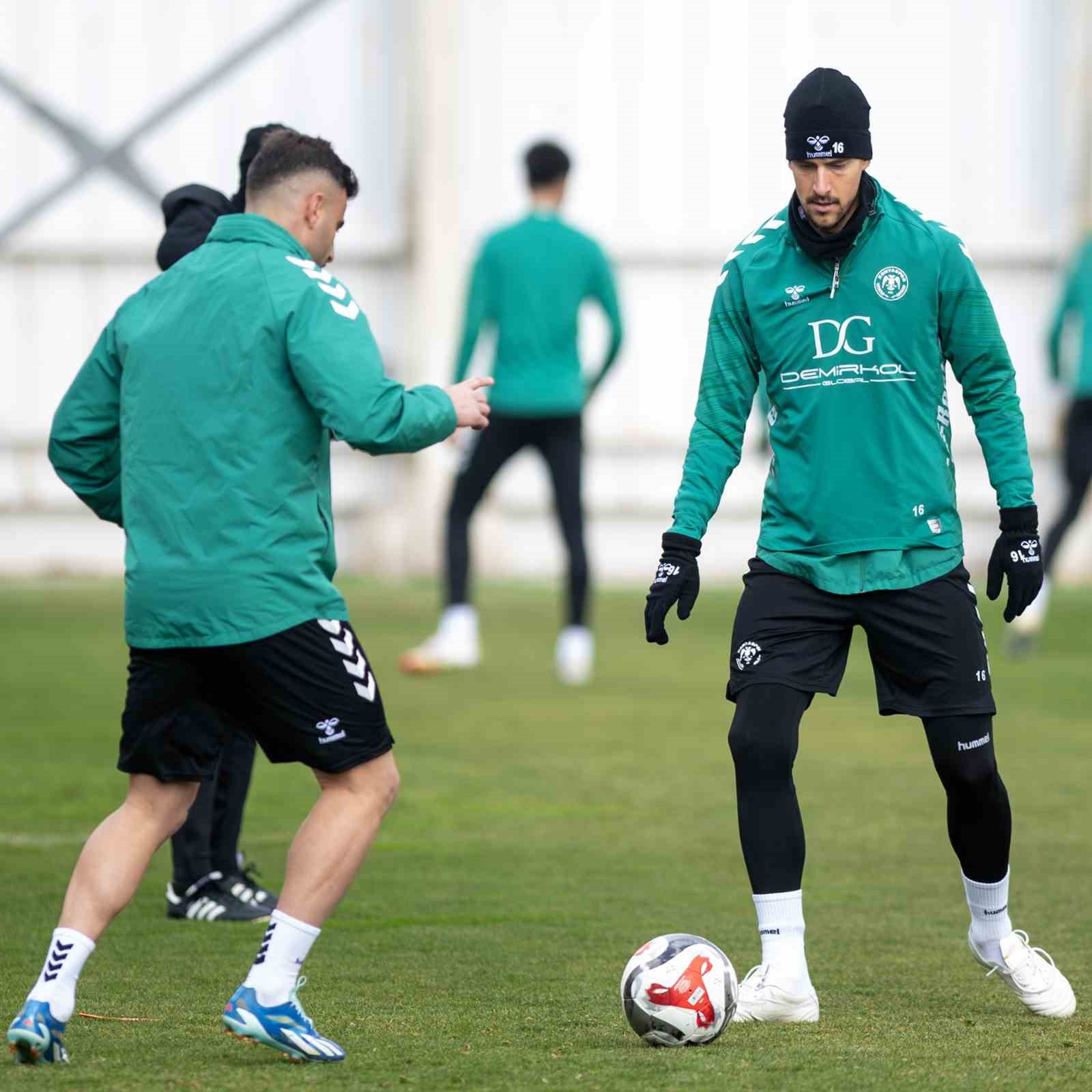 konyaspor besiktas macinin hazirliklarini tamamladi 1 v5zL8ISU