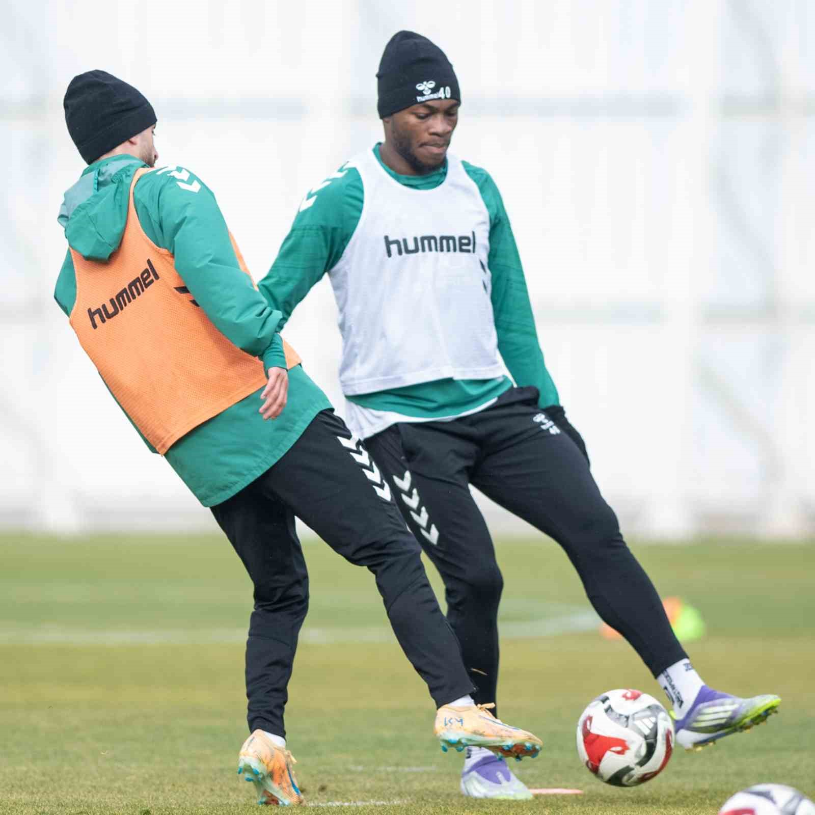 konyaspor fenerbahce macinin hazirliklarina basladi 0 ibKDQR4Q