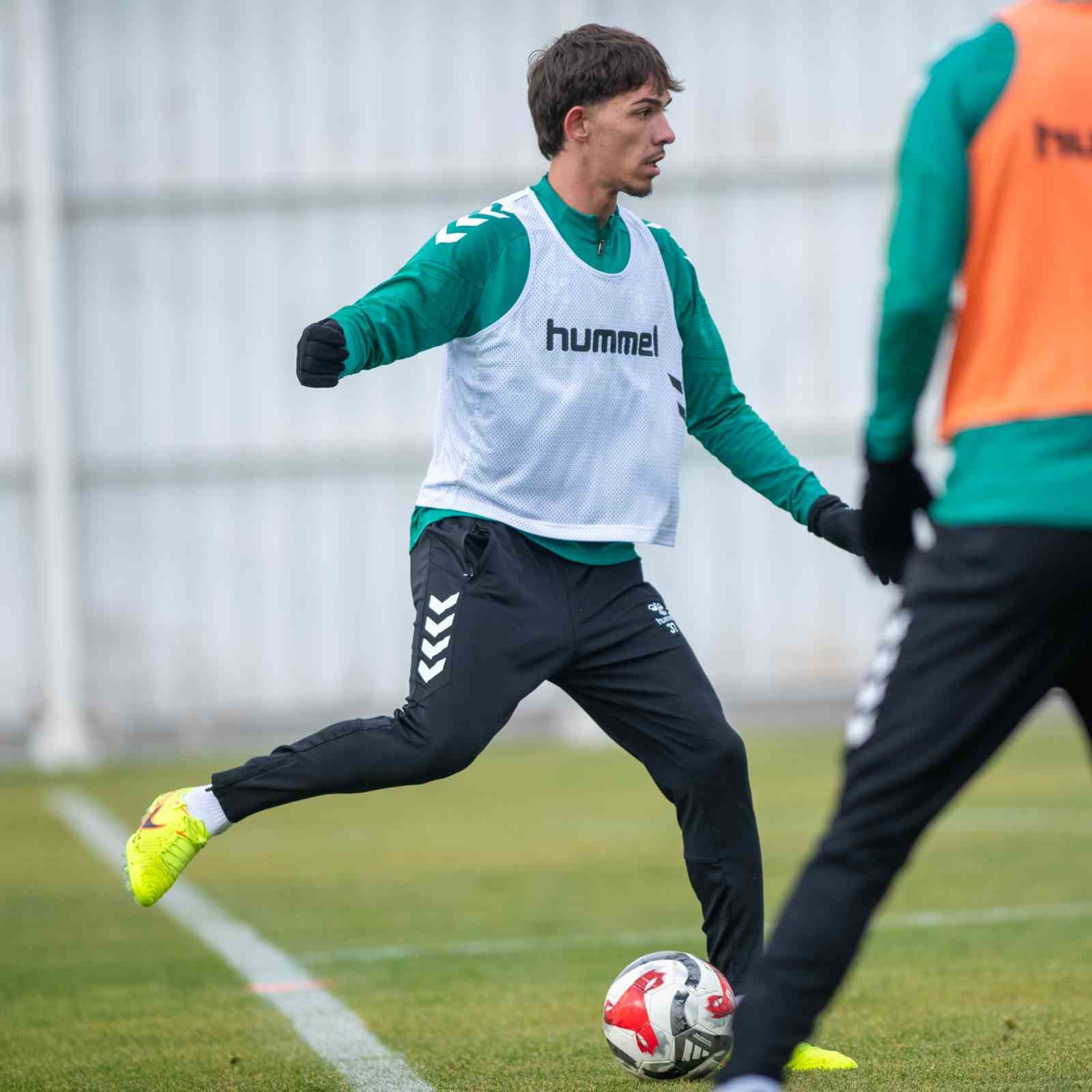 konyaspor fenerbahce macinin hazirliklarina basladi 2 tmTAn7CL