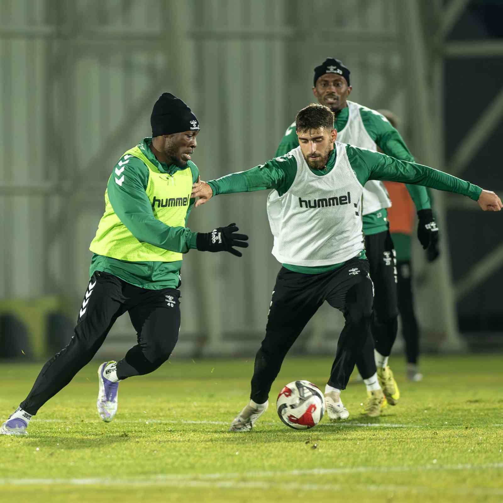 Konyaspor, Fenerbahçe maçının hazırlıklarını sürdürdü 6 konyaspor fenerbahce macinin hazirliklarini surdurdu 2 6iMEJBF4
