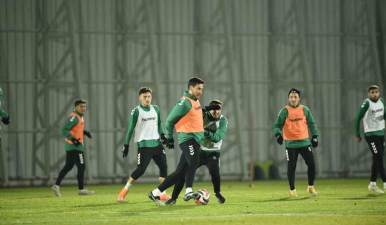 konyaspor-fenerbahce-macinin-hazirliklarini-surdurdu-ZDf59TdW.jpg