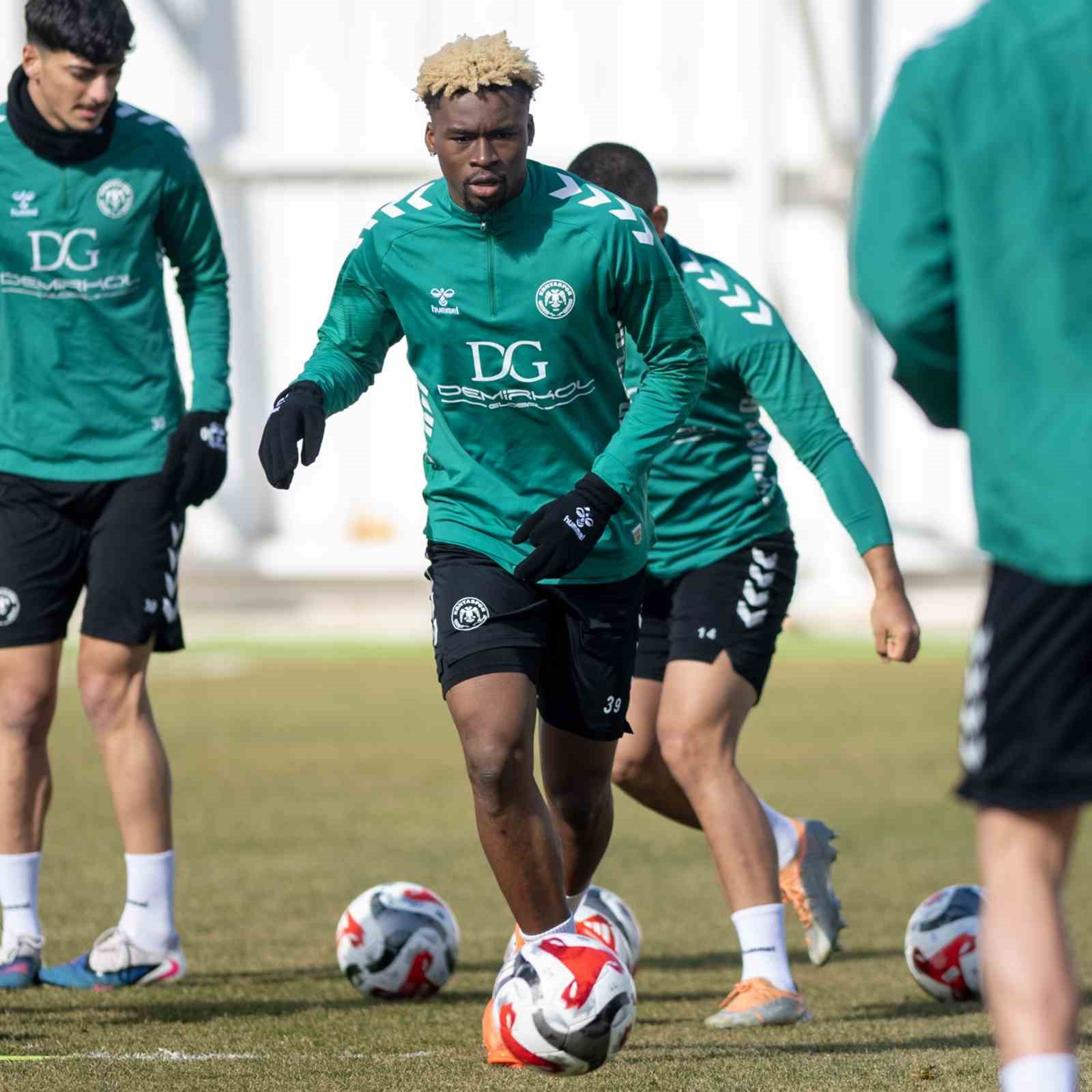 konyasporda aliaga futbol kulubu hazirliklari devam etti 2 LFvqgd6Z