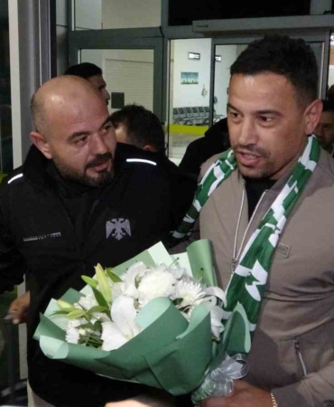 konyasporun-yeni-teknik-direktoru-cagdas-atan-konyaya-geldi-QbfyXMcs.jpg